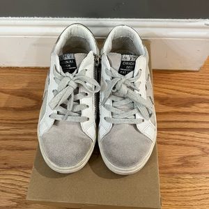 Girls Vintage Havana shoes size 2 taupe w/star